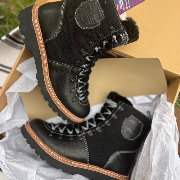 Bionica Shoes - Bionica Darlene Boots NWT